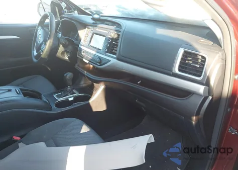 2015 Toyota Highlander Le V6 z USA, uszkodzony, nr VIN 5TDBKRFH1FS117211